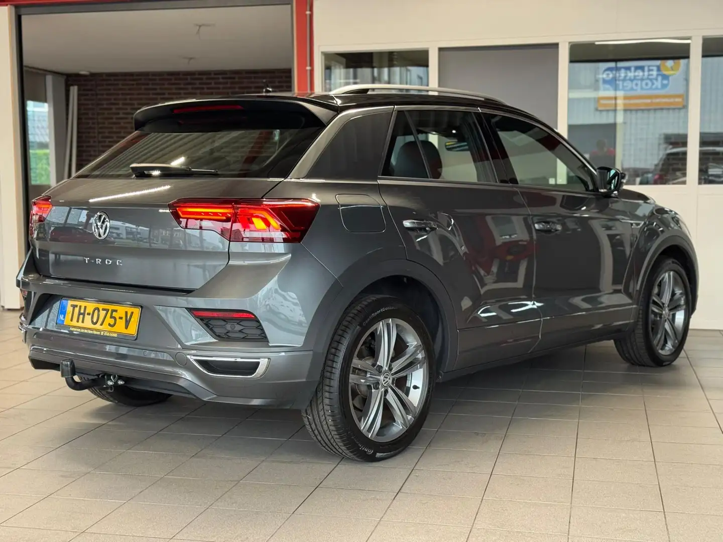Volkswagen T-Roc 1.5 TSI R-Line*Sport*NAP*1ste eigenaar*Dealer onde Grijs - 2