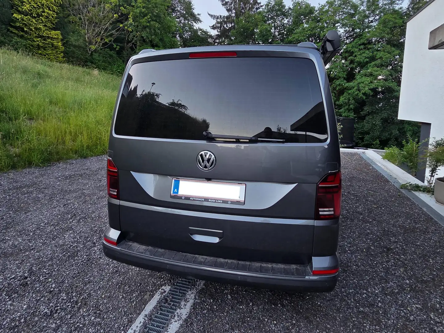 Volkswagen T6.1 California California Beach Grau - 2