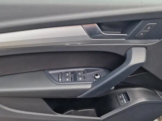 Audi Q5 view 14