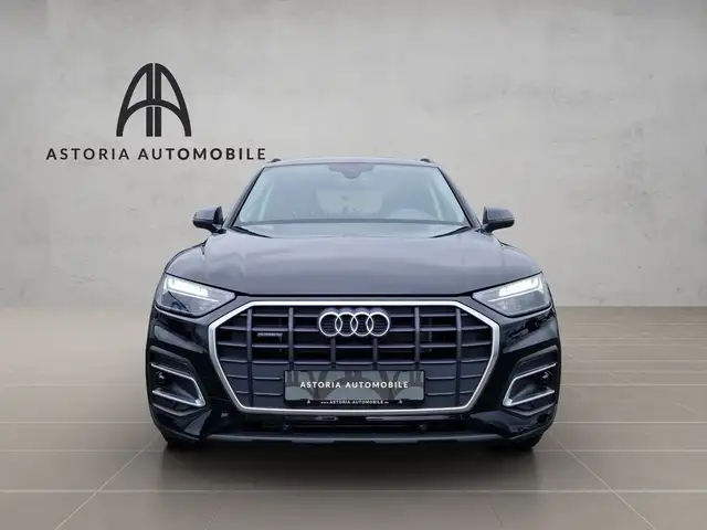 Audi Q5 view 3