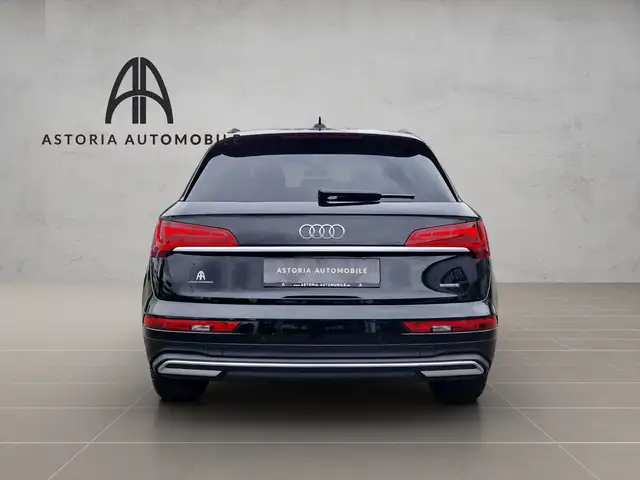 Audi Q5 view 9