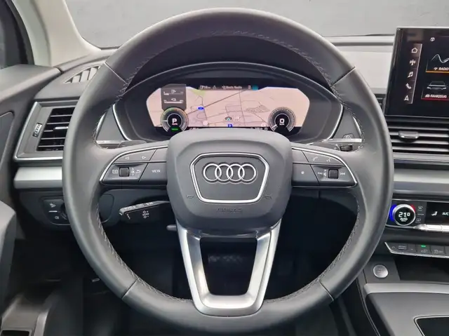 Audi Q5 view 12
