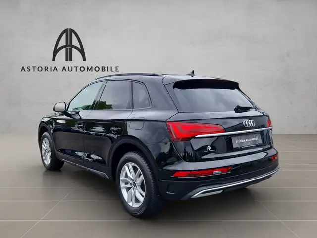 Audi Q5 view 8
