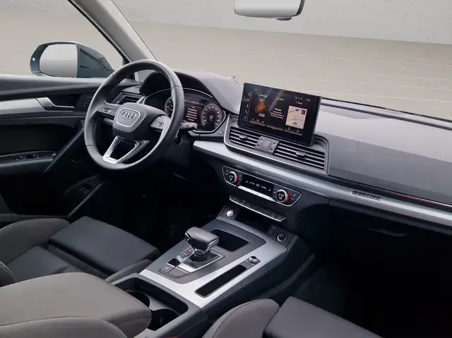 Audi Q5 view 11