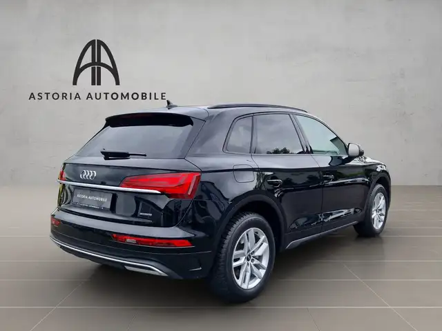 Audi Q5 view 10