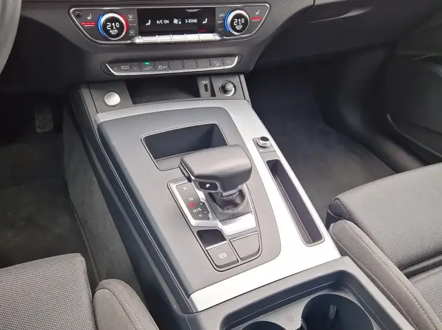 Audi Q5 view 13