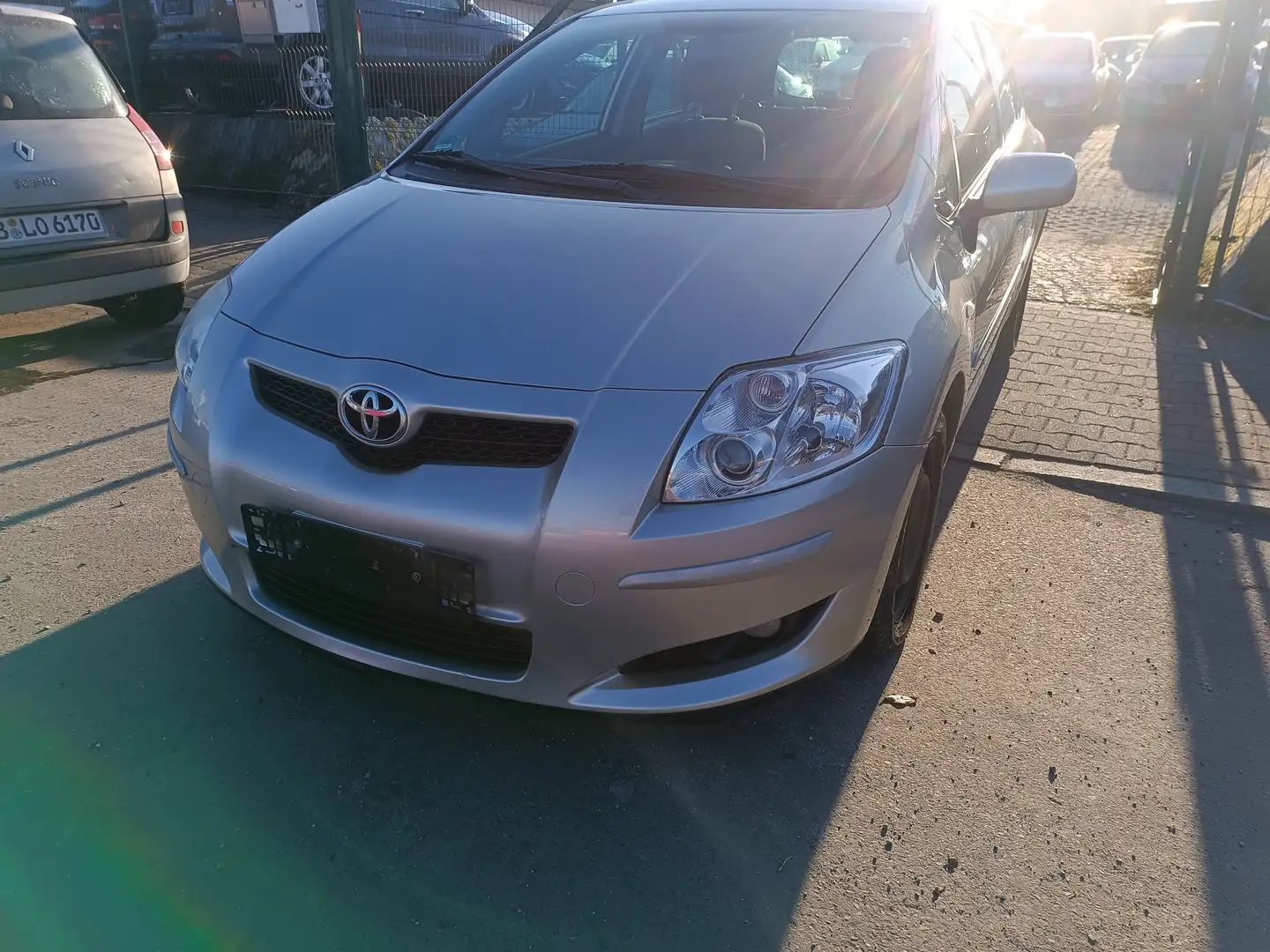 Toyota Auris Sol Grau - 1