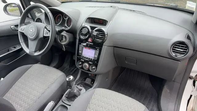 Opel Corsa view 10