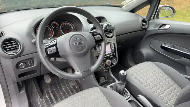 Opel Corsa view 8