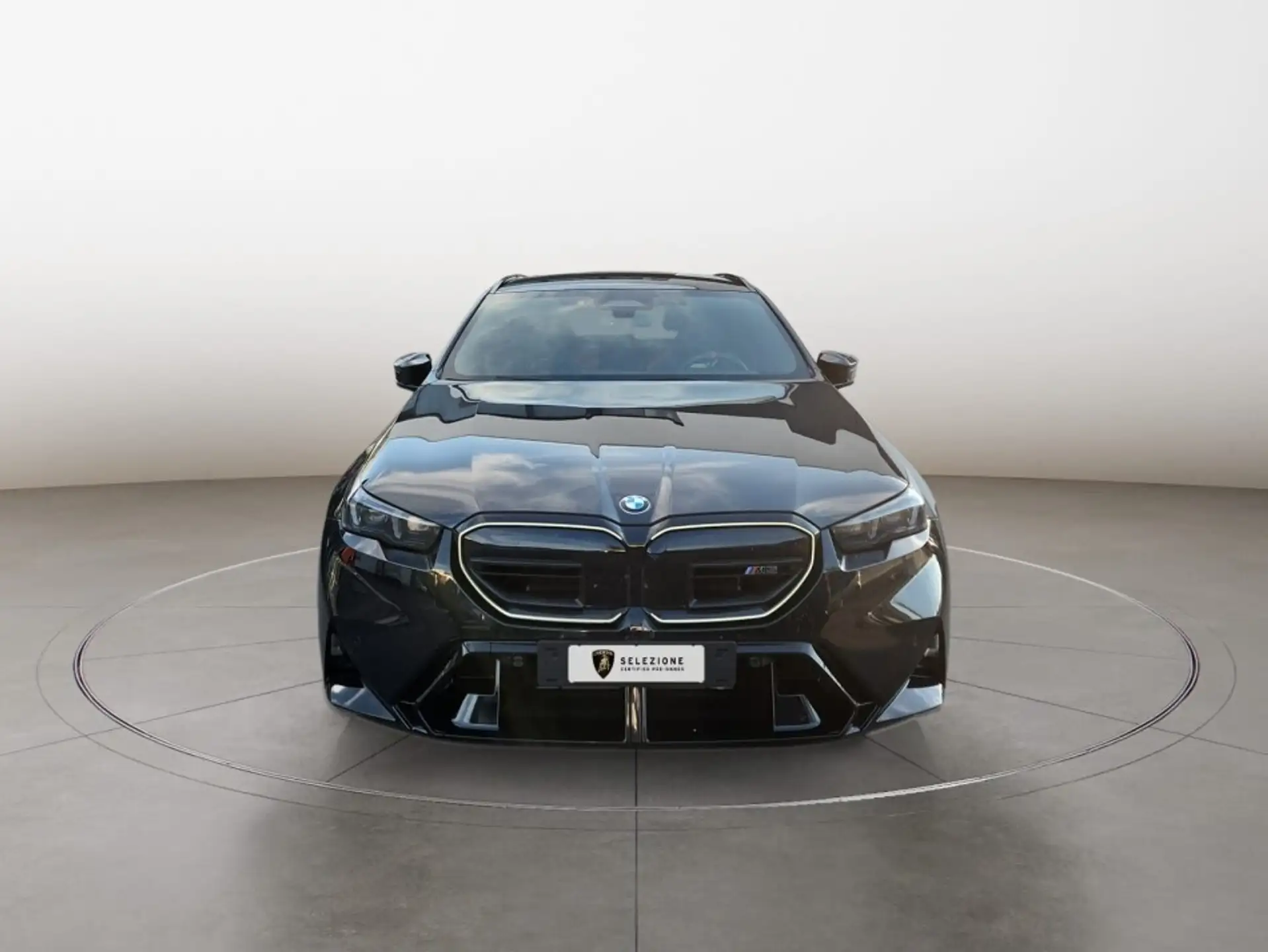 BMW M5 2025 네이비 사진 8