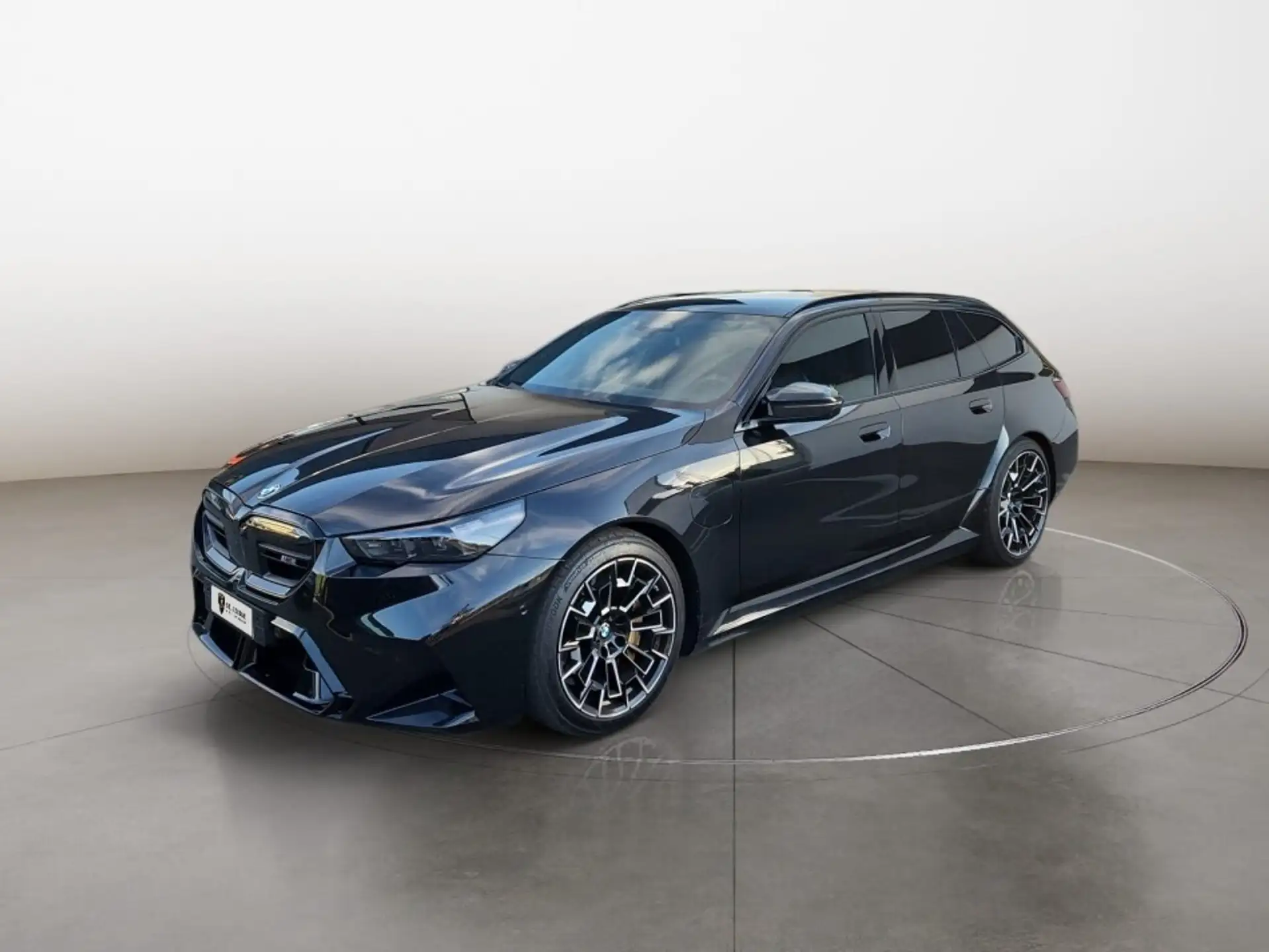 BMW M5 2025 네이비 사진 1