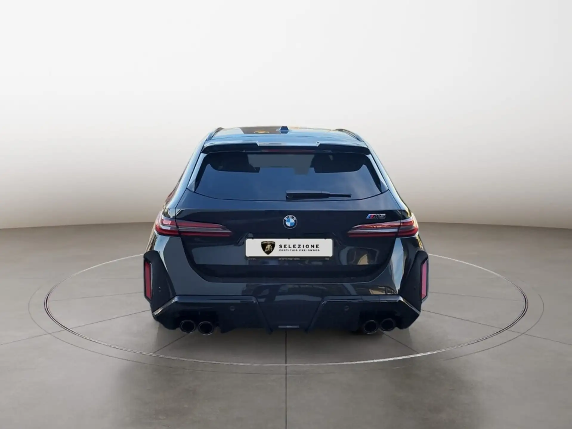 BMW M5 2025 네이비 사진 4