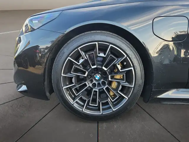 BMW M5 view 9