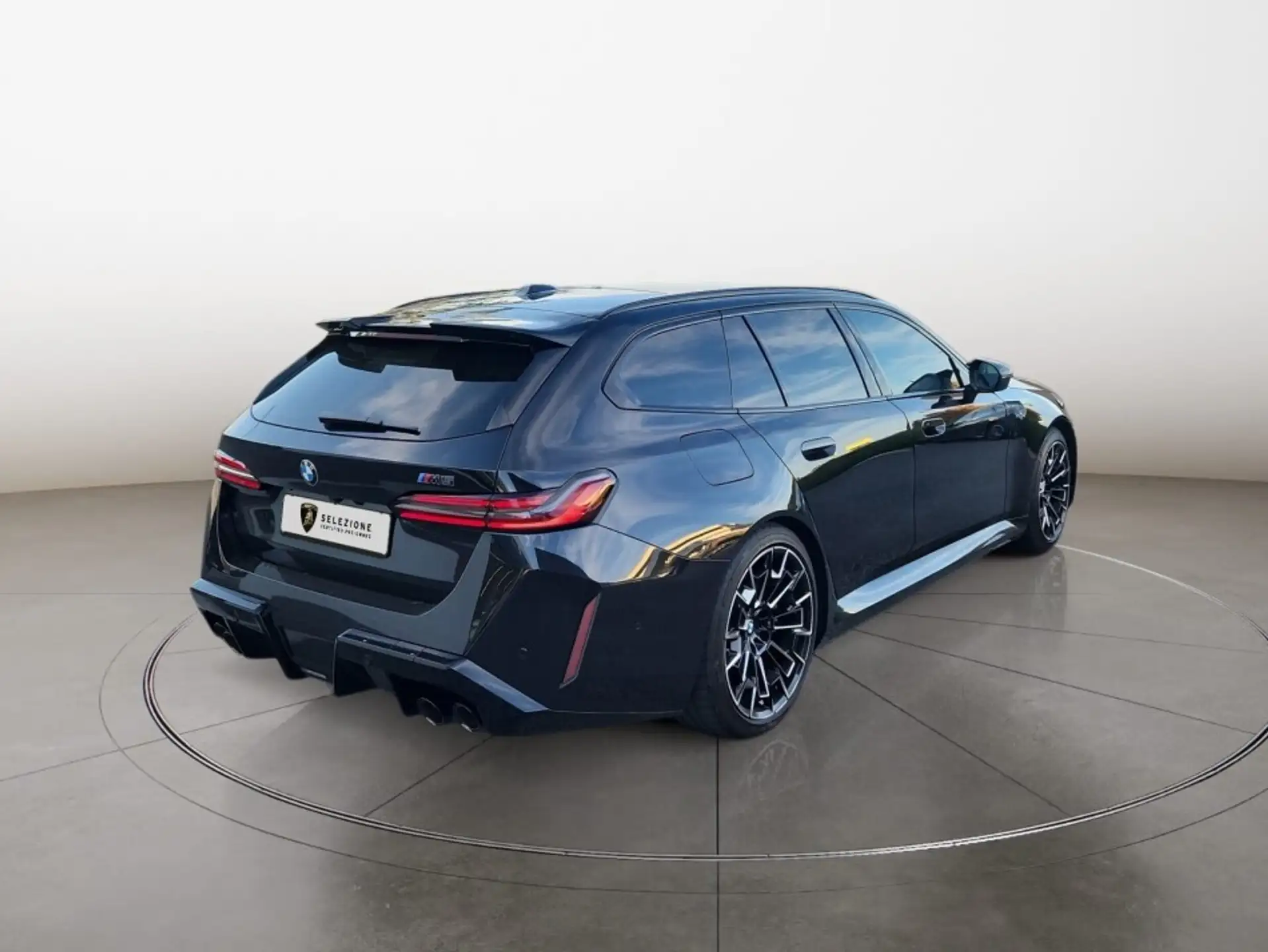 BMW M5 2025 네이비 사진 5