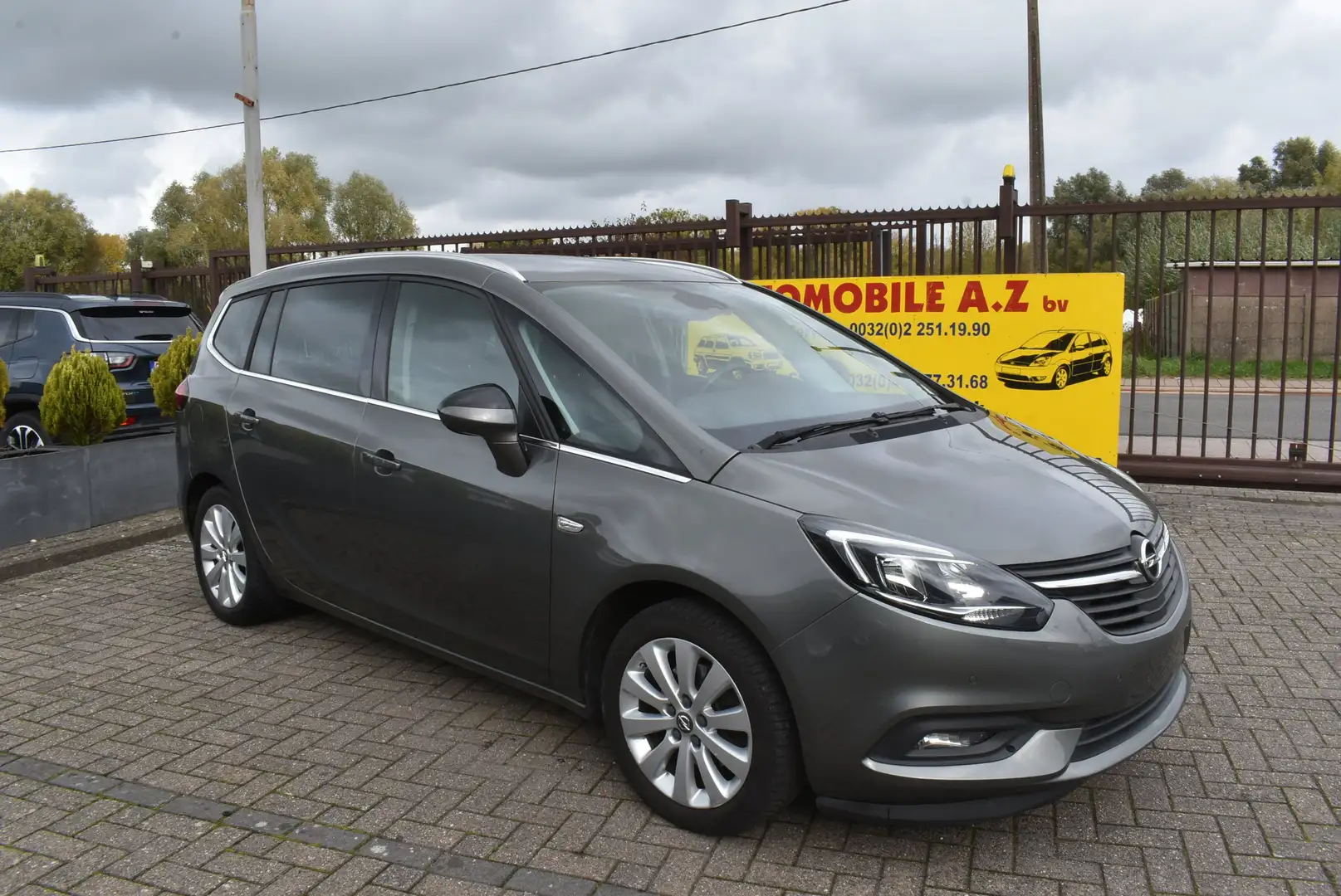 Opel Zafira Tourer 1.6 CDTi ECOTEC Cosmo Airco / GPS Gris - 1