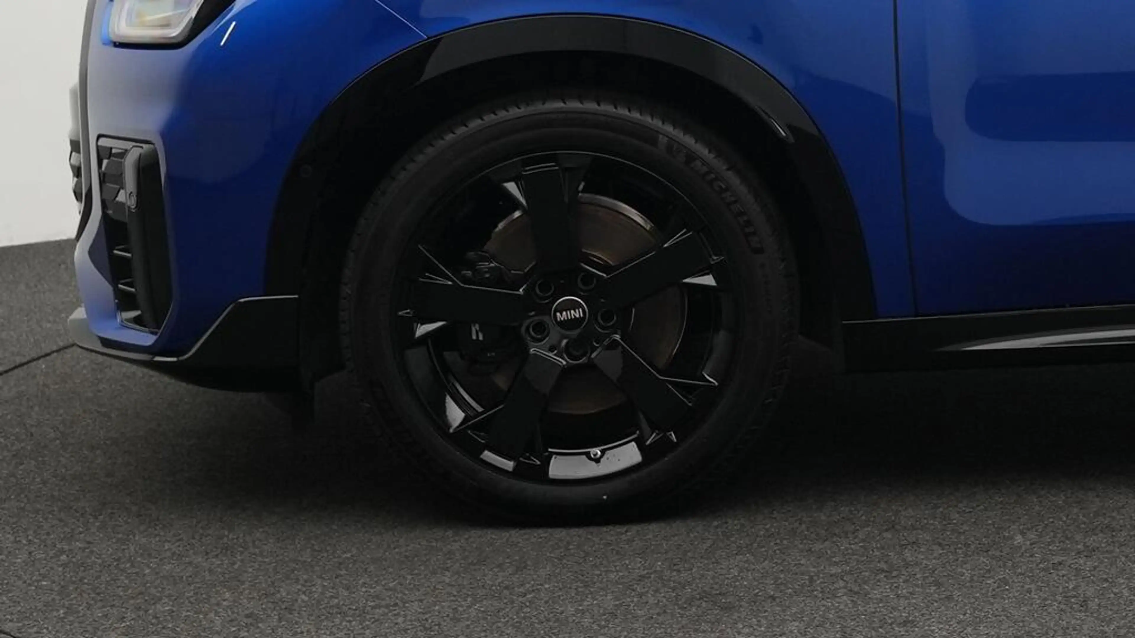 MINI Countryman S All4 John Cooper Works Trim — photo 10