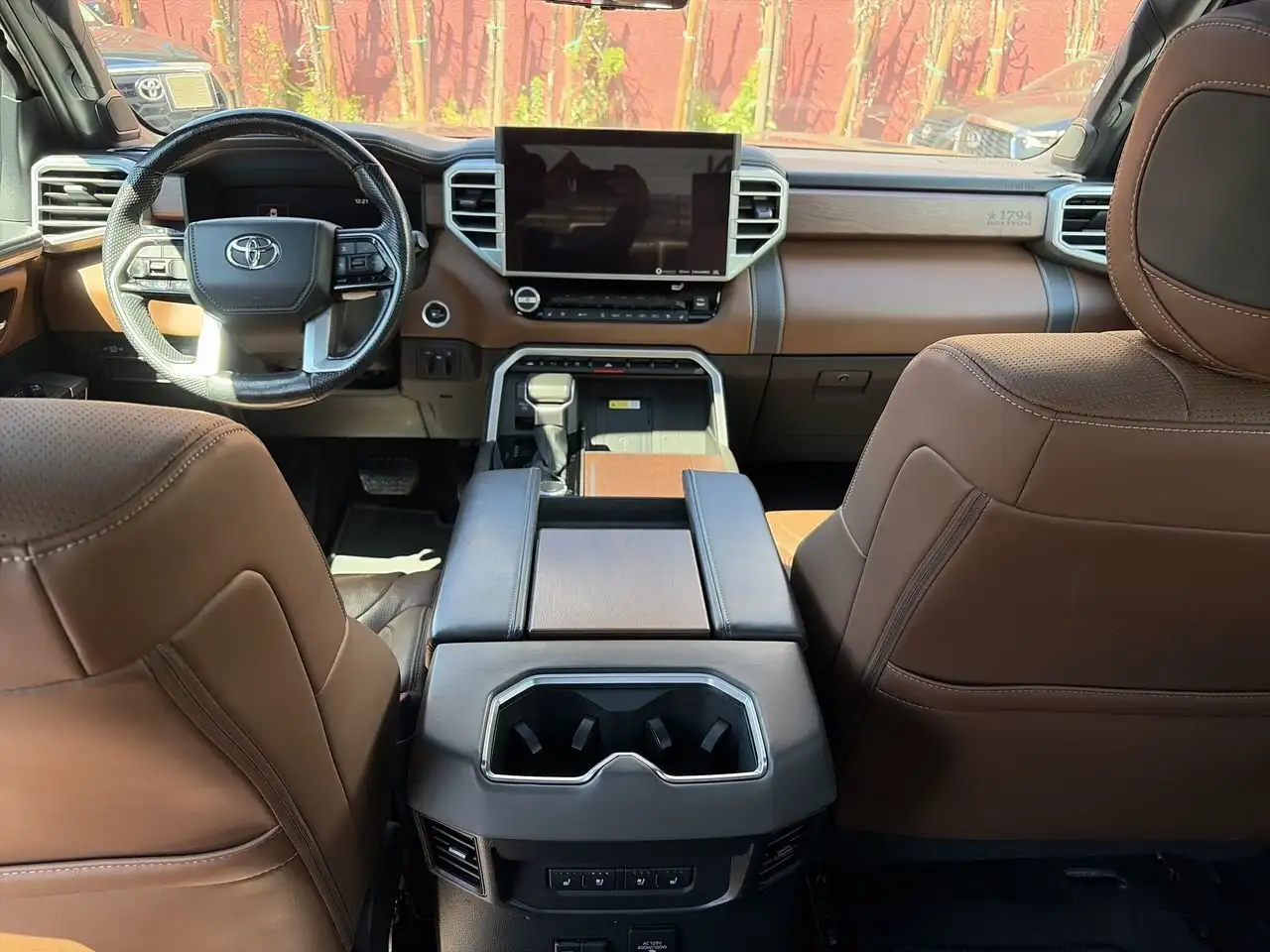Toyota Tundra снимка Toyota Tundra