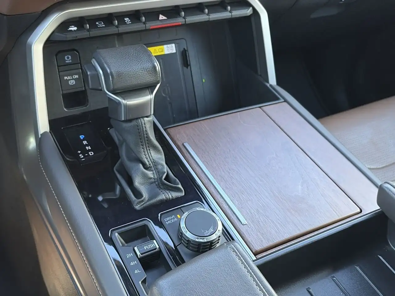 Toyota Tundra снимка Toyota Tundra