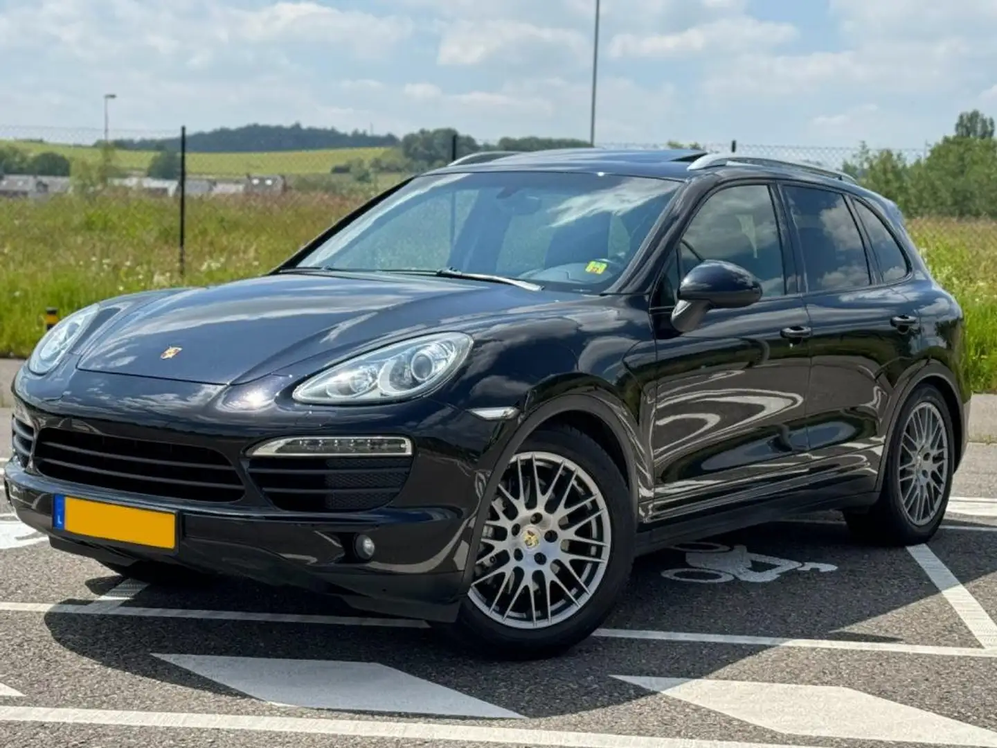 Porsche Cayenne S 4.8 PDK 400 CH Échappement Akrapovic ** Noir - 1