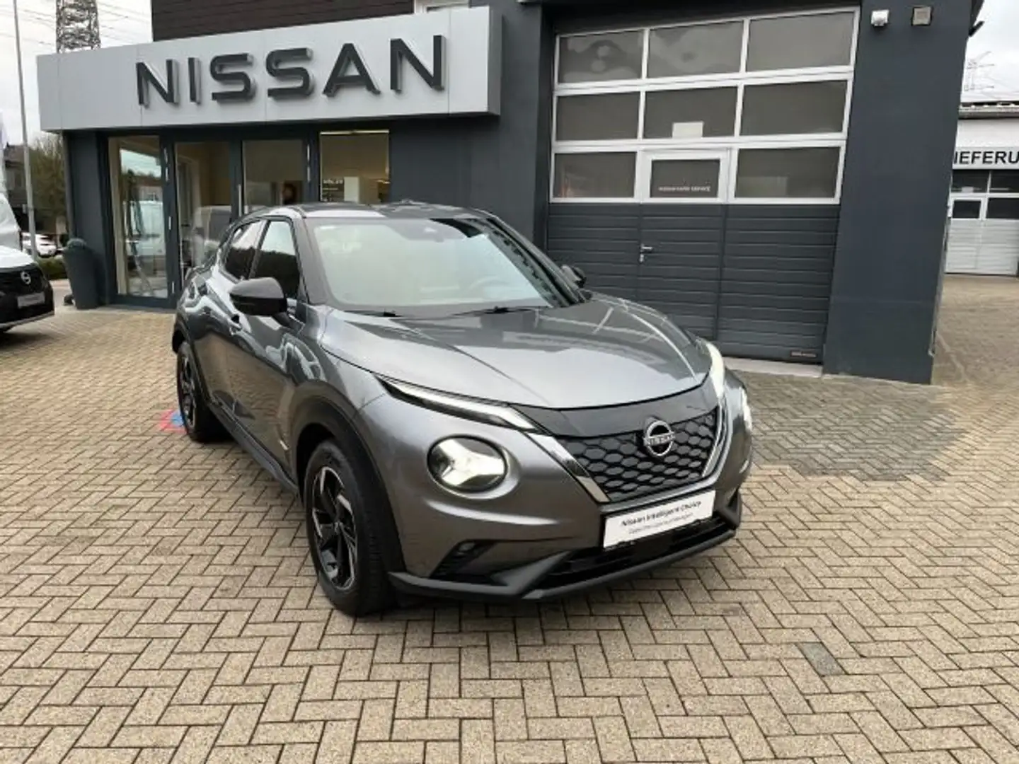 Nissan Juke 1.6 Hybrid N-Connecta Navi AVM Winter-Paket Grau - 2