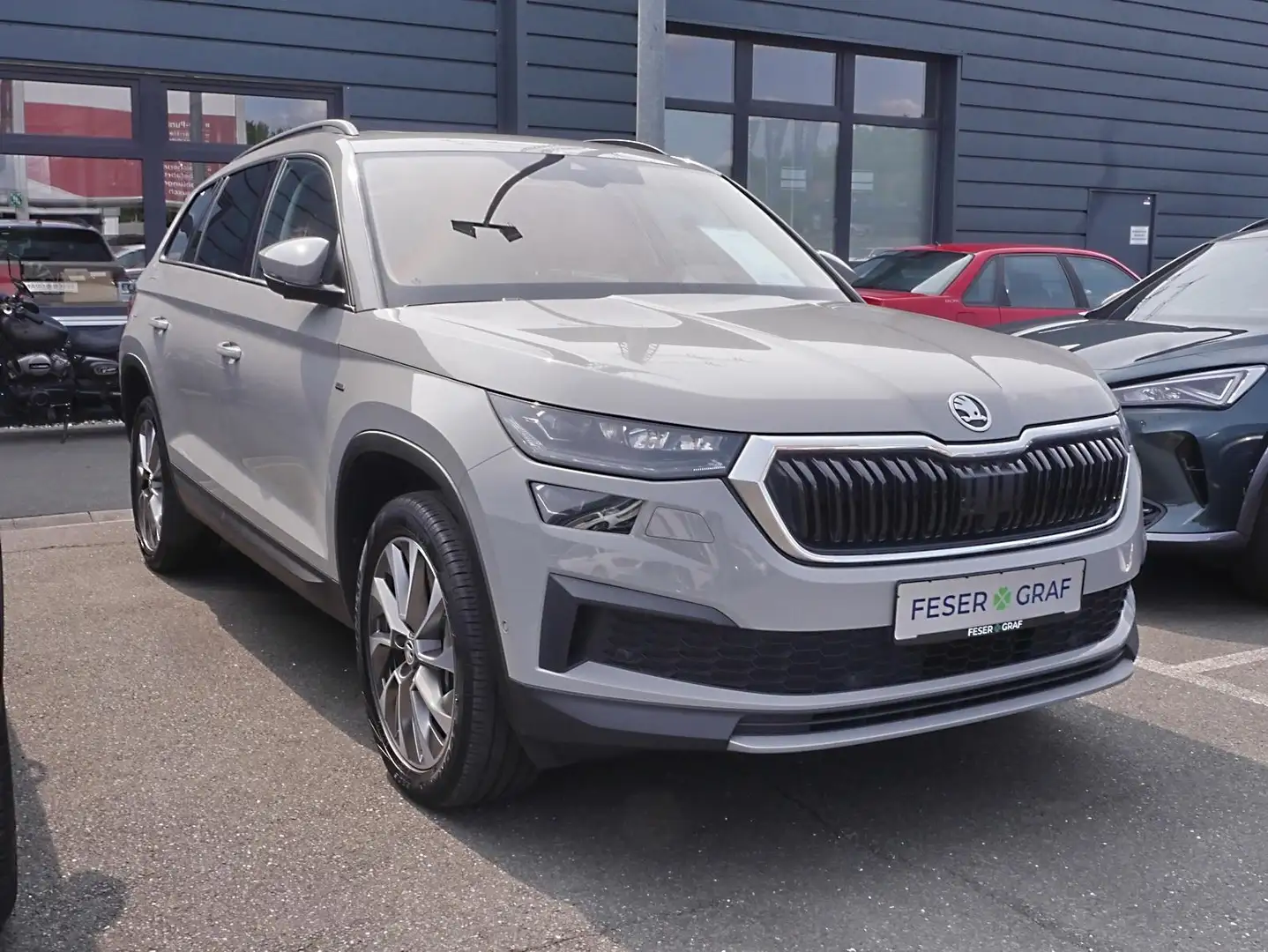 Skoda Kodiaq Clever 2.0 TDI DSG Navi Pano LED Grau - 2