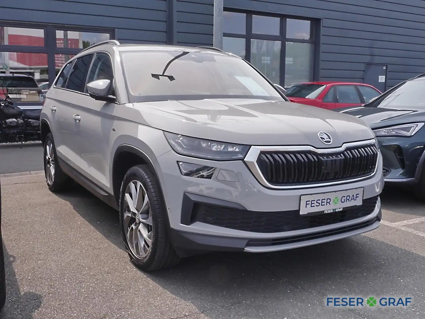 Skoda Kodiaq Clever 2.0 TDI DSG 7-SITZE/PANO/ACC/MATRIX Grau - 2