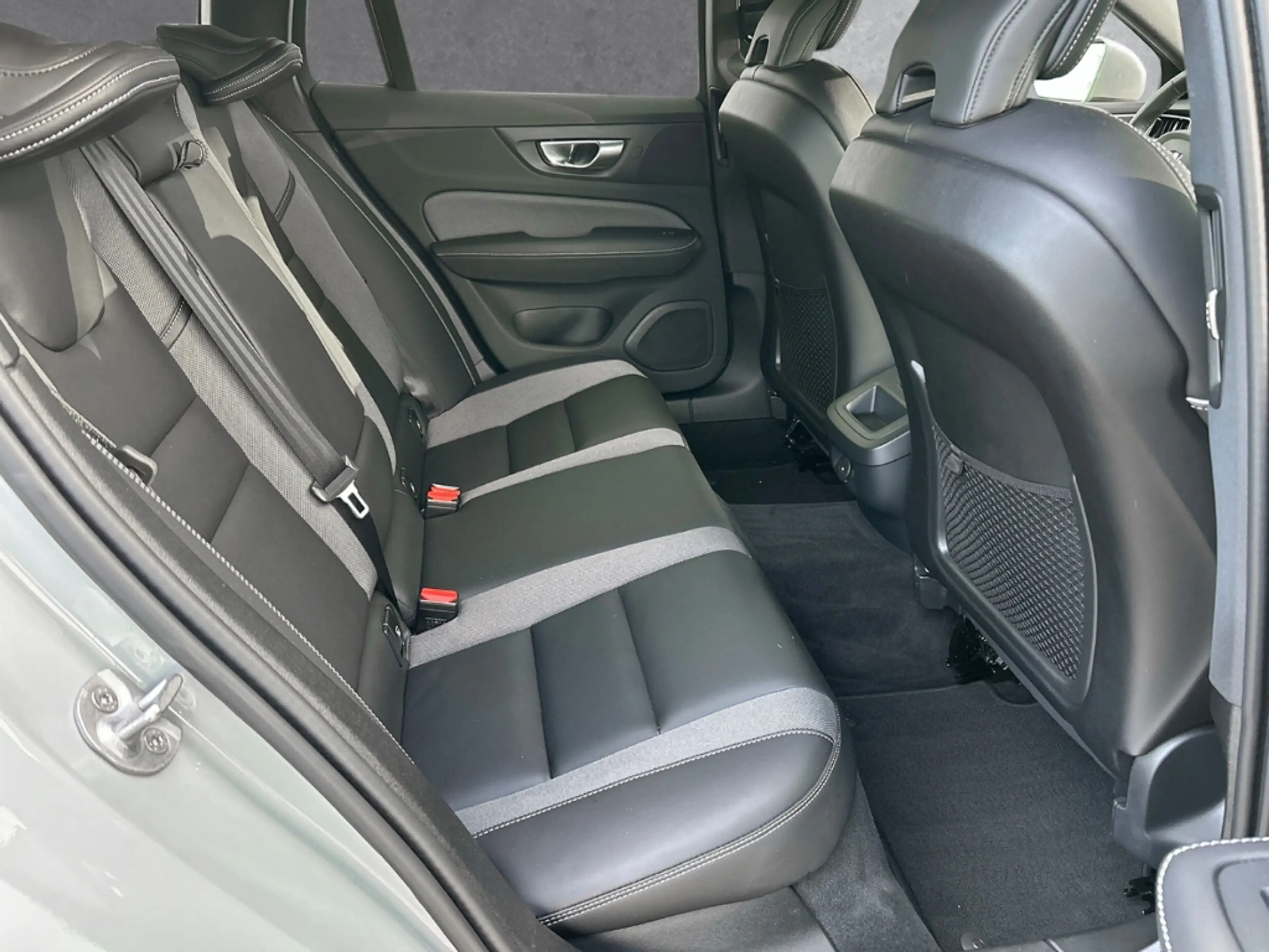 Volvo V60 Cross Country B4 AWD Diesel Plus Bright Sitzhzg./DAB+/Kamera — photo 5