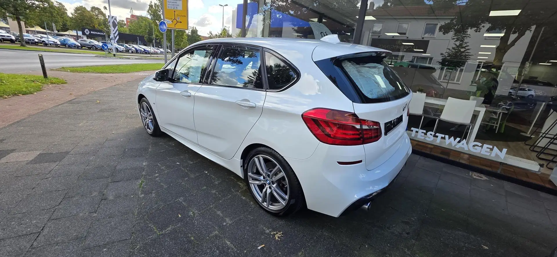 BMW 216 Active Tourer DIESEL Aut. M Sport ACC Navi Camera Weiß - 2