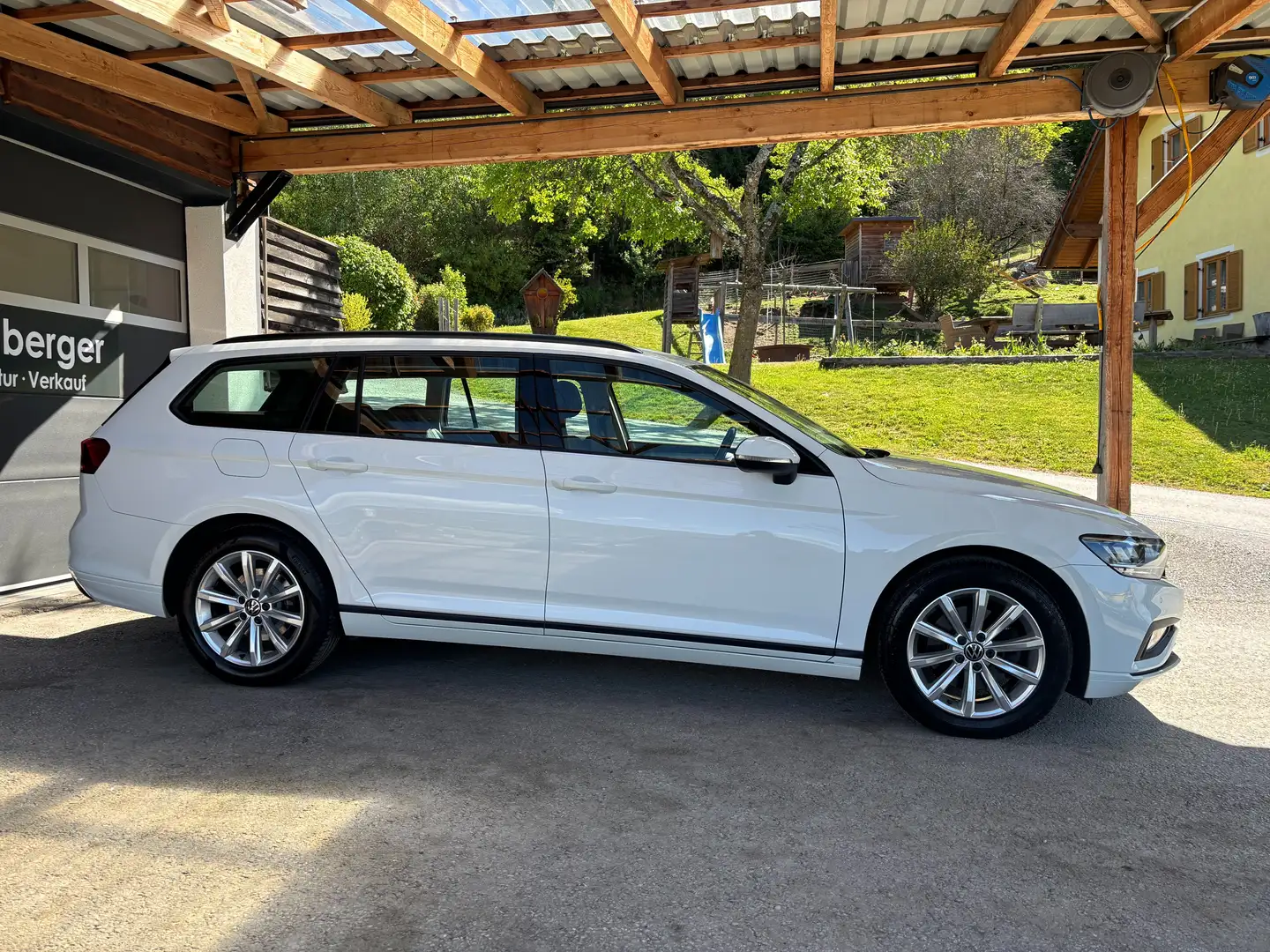 Volkswagen Passat Variant 2,0 TDI DSG LED SHZ MULTI APP AHV Weiß - 2
