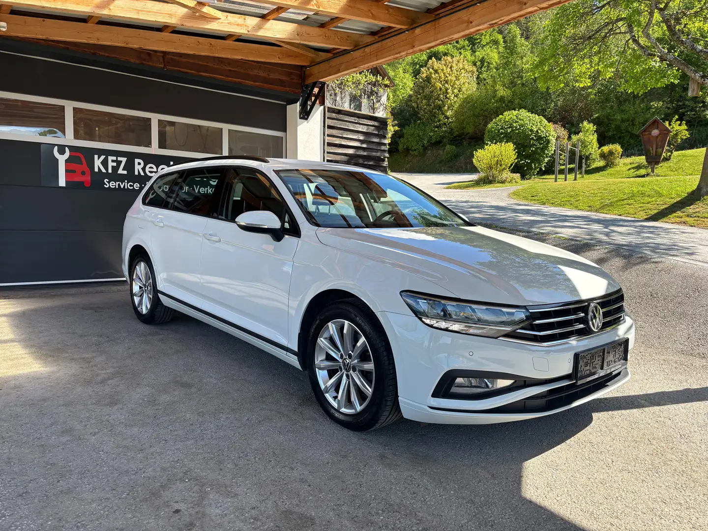 Volkswagen Passat Variant 2,0 TDI DSG LED SHZ MULTI APP AHV Weiß - 1