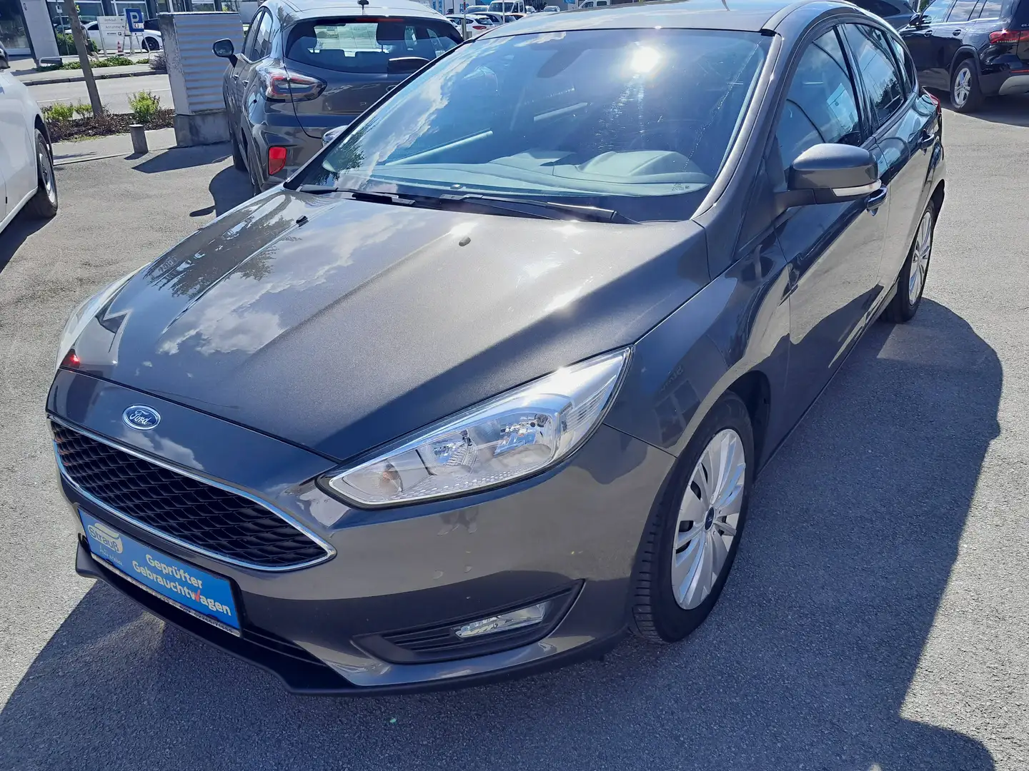 Ford Focus Trend 1,0 EcoBoost Titanium *Winter-Paket* Tempomat* Multimediasystem* Grau - 2