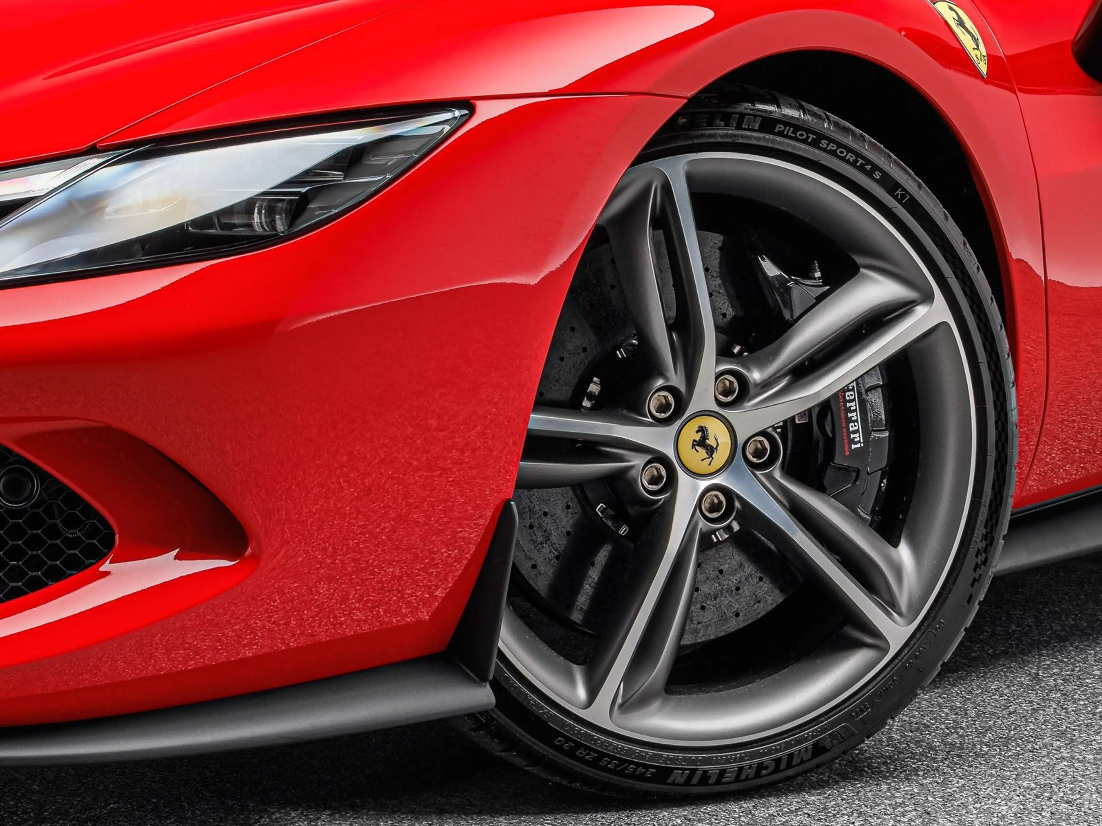 Ferrari 296 GTS — photo 12