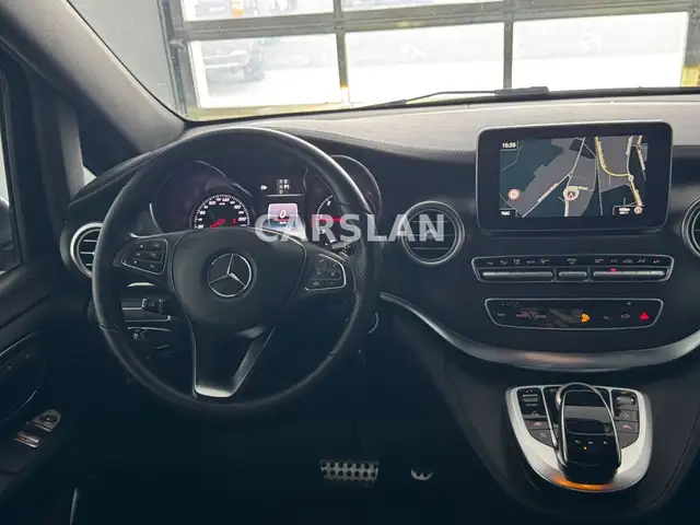 Mercedes-Benz V-Class view 26