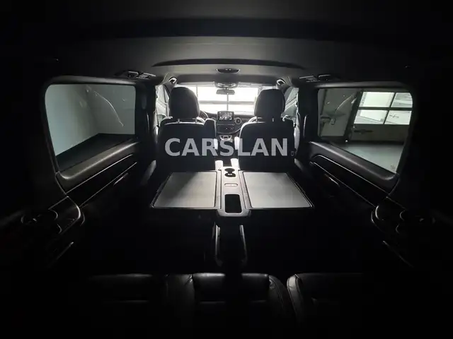 Mercedes-Benz V-Class view 17