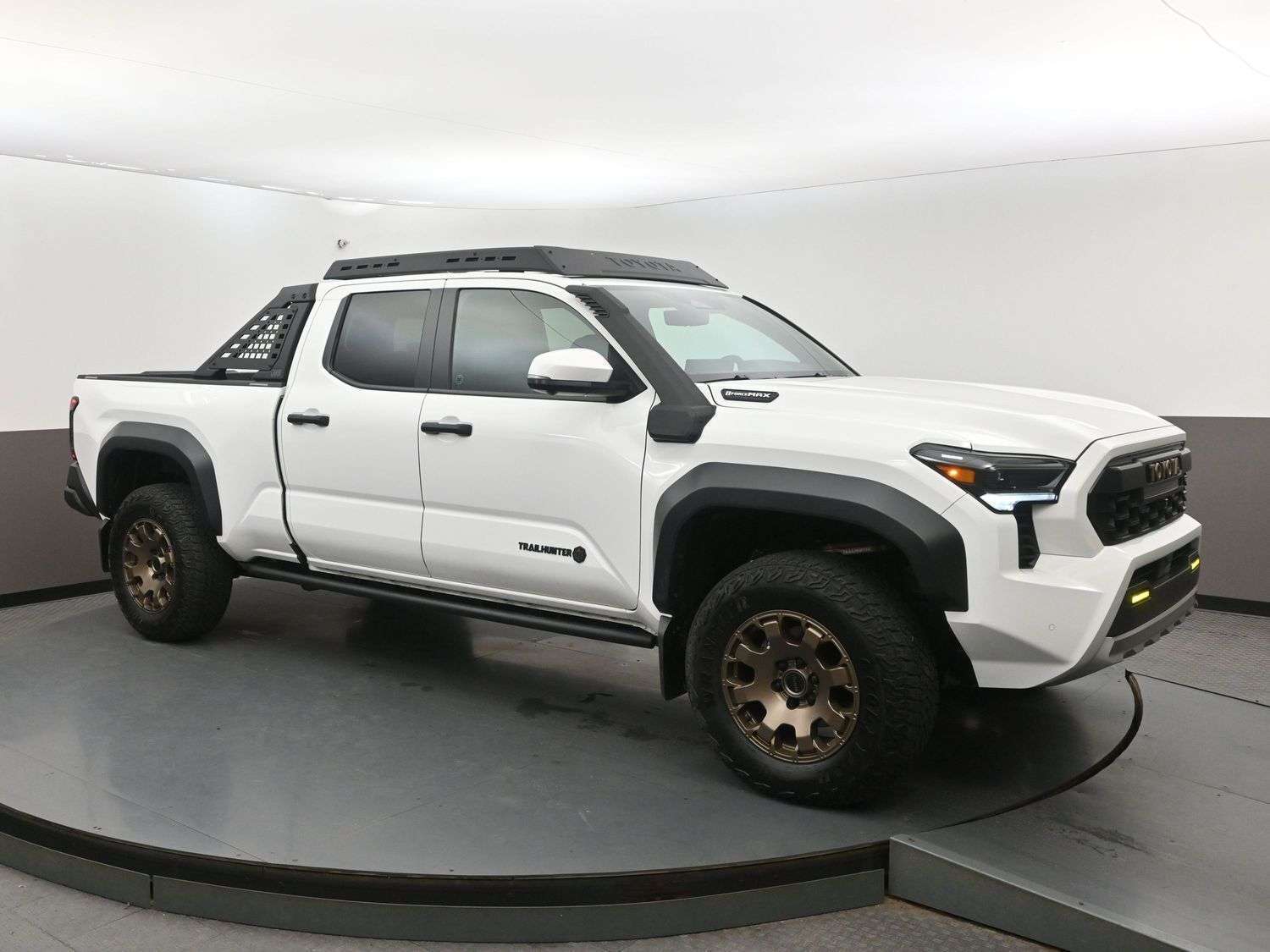 2025 Toyota Tacoma TRAILHUNTER 4X4 HEATED/VENTED SEATS, LOCKING DIFF,