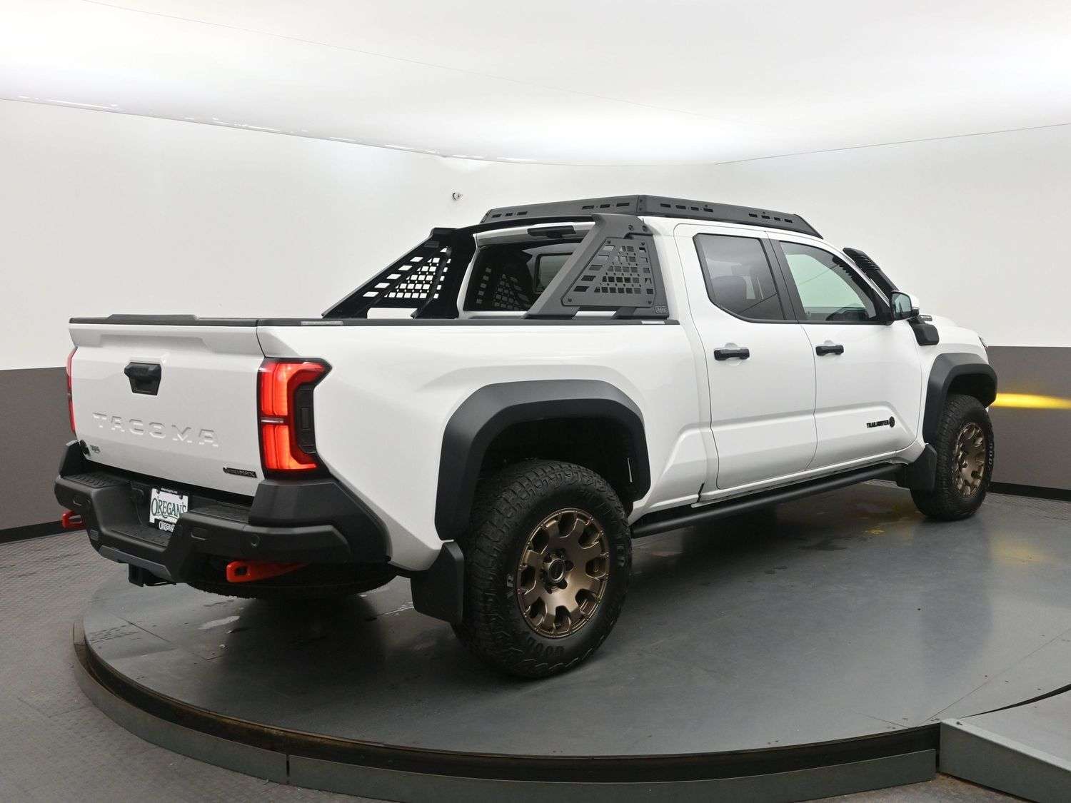 2025 Toyota Tacoma TRAILHUNTER 4X4 HEATED/VENTED SEATS, LOCKING DIFF, — снимка 1