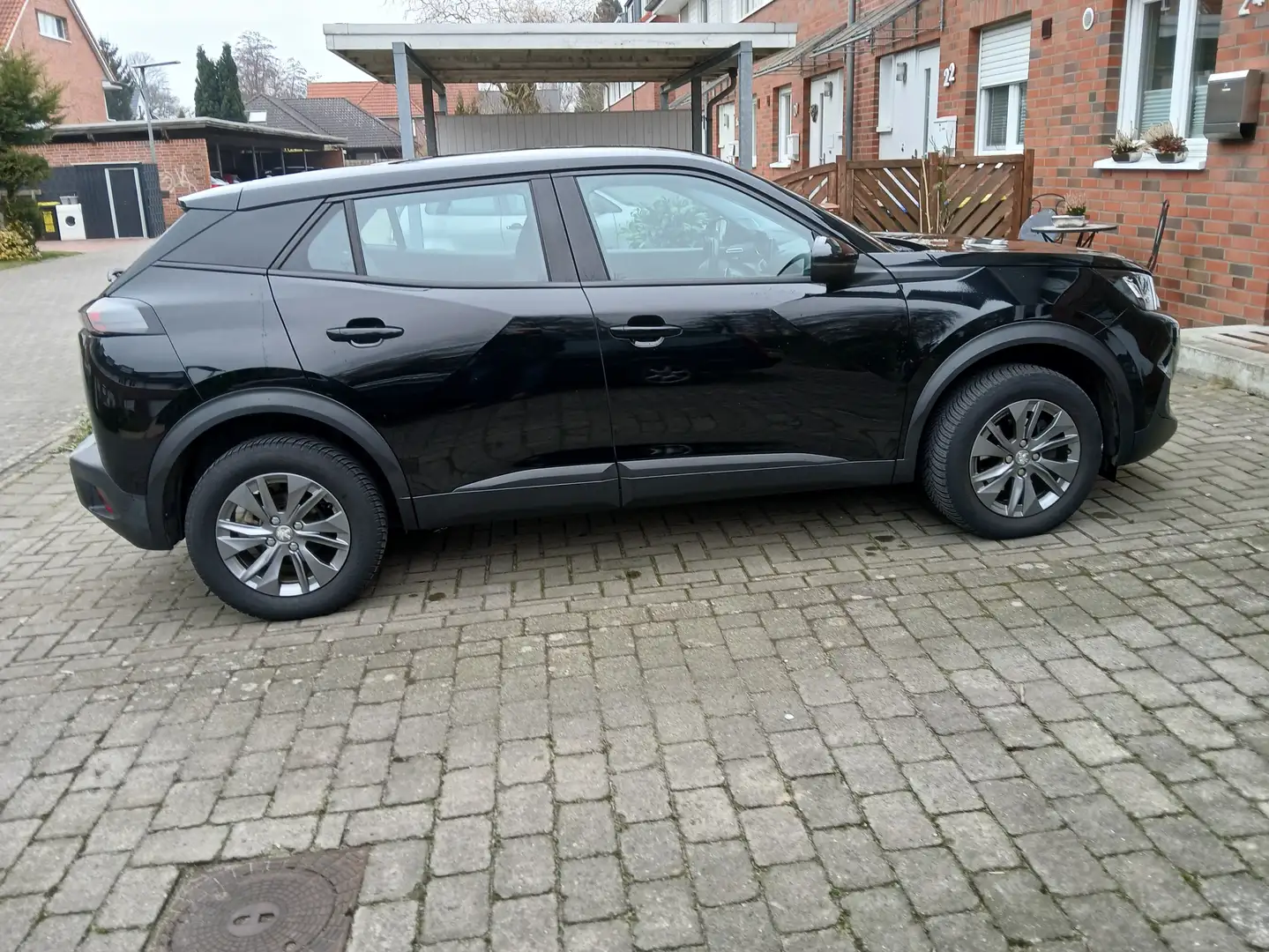Peugeot 2008 2008 PureTech 130 EAT8 Allure Pack Schwarz - 1