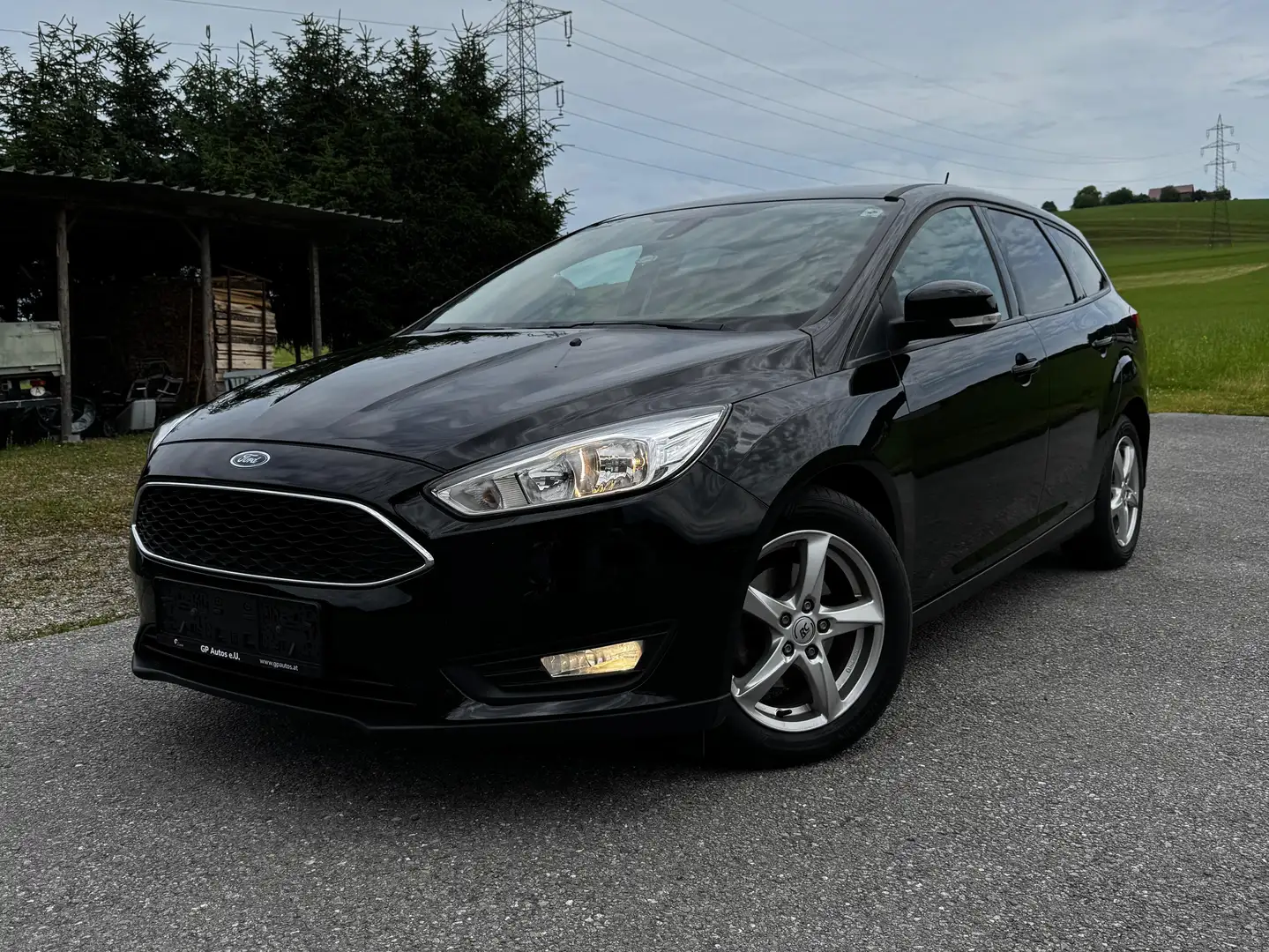 Ford Focus 1,0 - Erstbesitz, jährliche Service bei Ford. Schwarz - 1