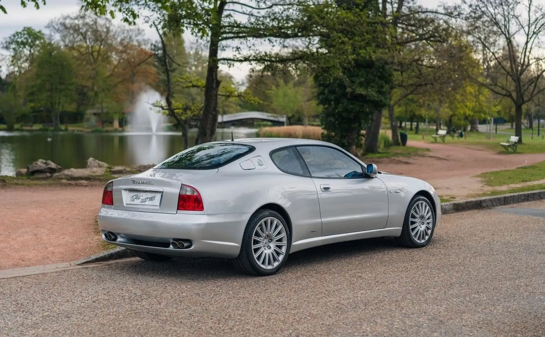 Maserati Coupe 4200gt Option Skyhook très beau dossier Silber - 2