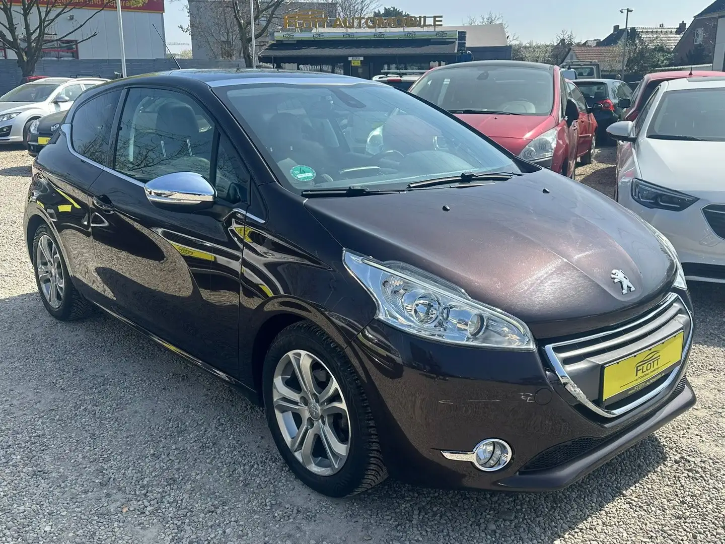 Peugeot 208 Allure*Pano*Klimaaut*SitzH*TÜV NEU Schwarz - 2