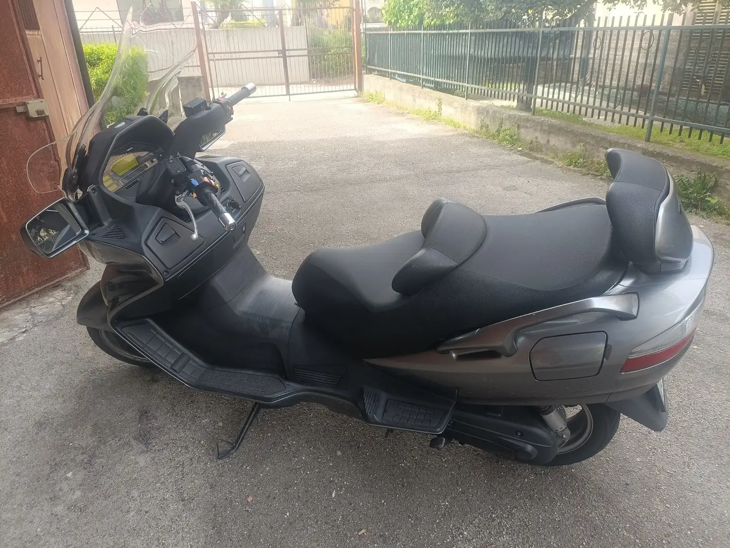 Suzuki Burgman 650 Burgman 650 executive Сірий - 2