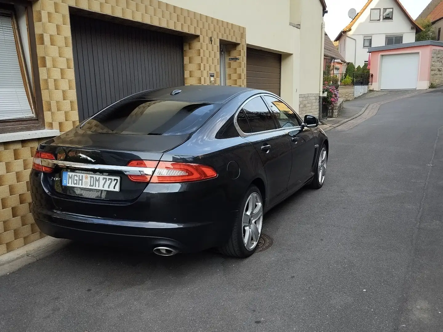 Jaguar XF 2.2 Diesel Schwarz - 1