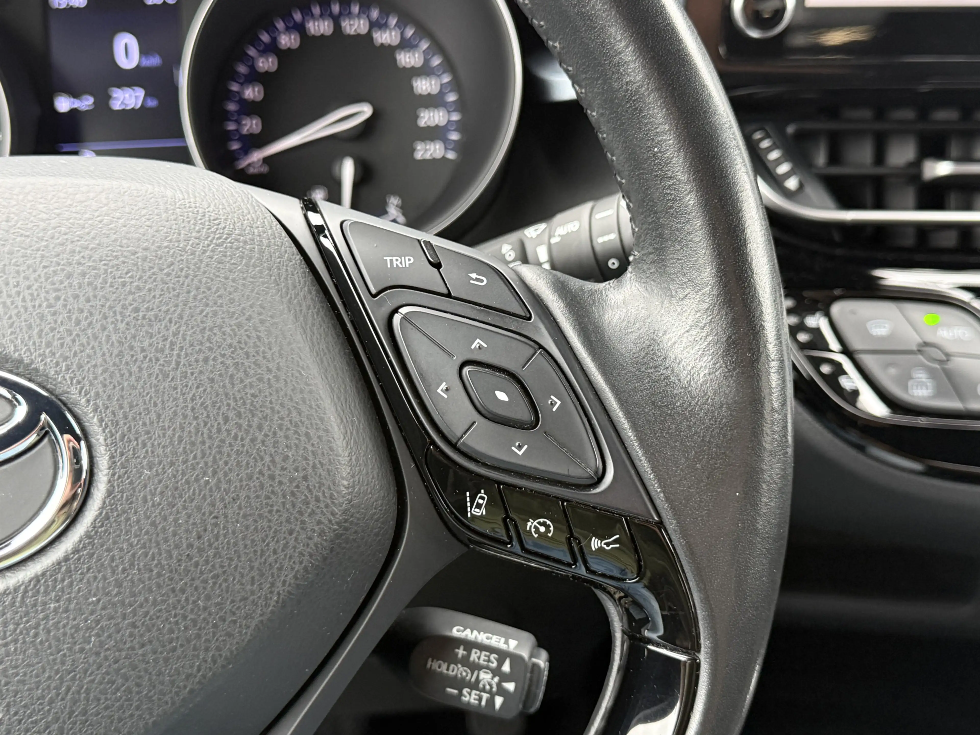 Toyota C-HR 1.8 Hybrid Dynamic | CarPlay | ACC | Camera | Keyl — photo 18
