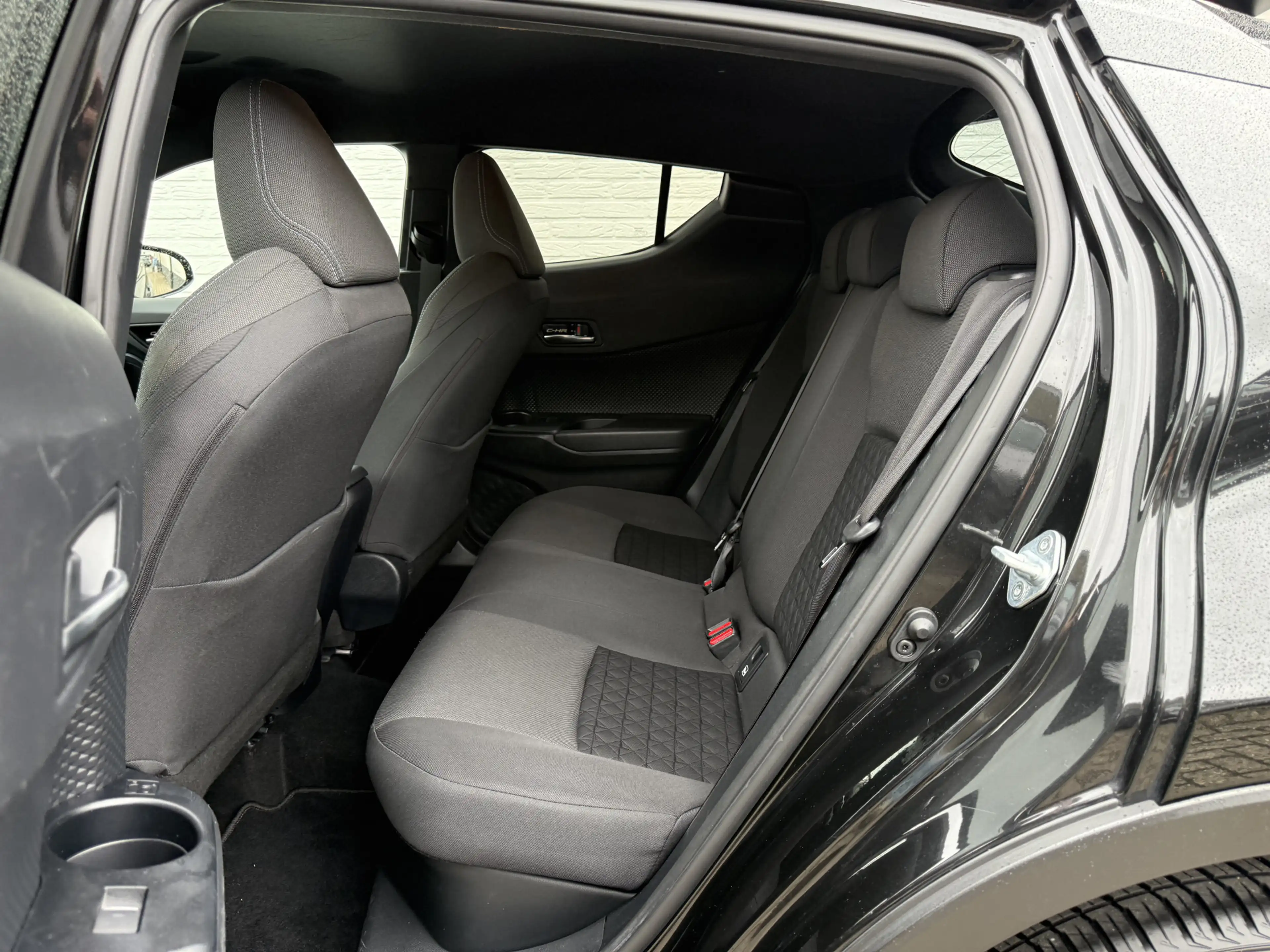 Toyota C-HR 1.8 Hybrid Dynamic | CarPlay | ACC | Camera | Keyl — photo 25