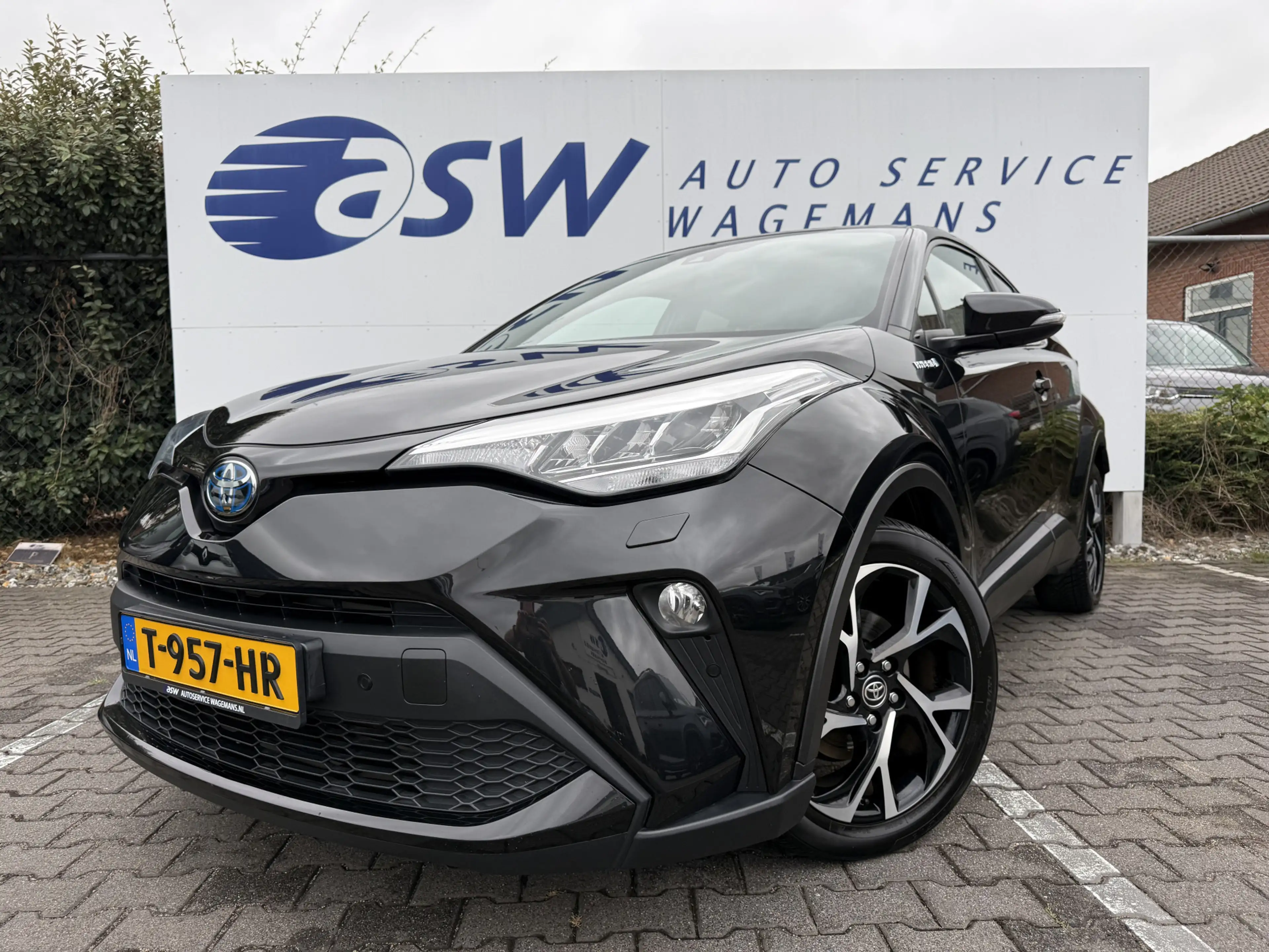 Toyota C-HR 1.8 Hybrid Dynamic | CarPlay | ACC | Camera | Keyl — photo 2