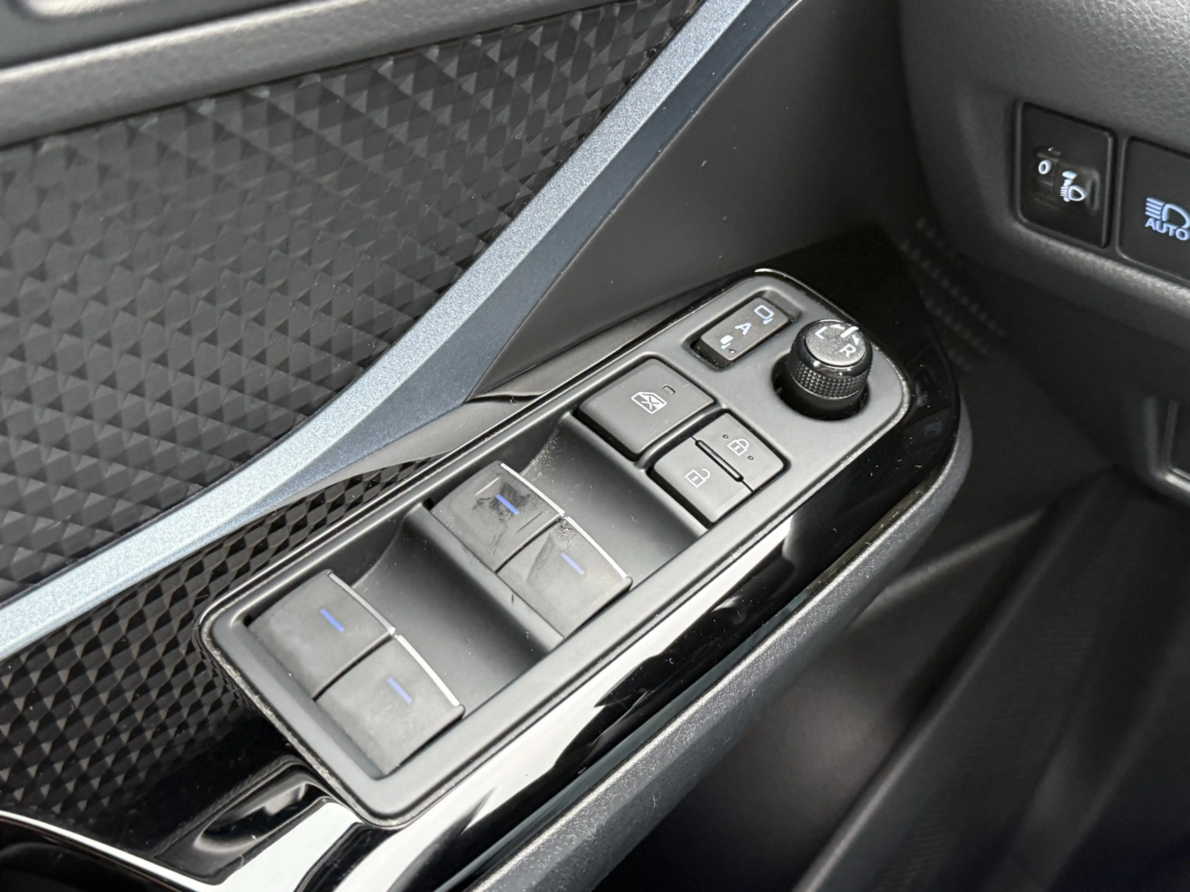 Toyota C-HR 1.8 Hybrid Dynamic | CarPlay | ACC | Camera | Keyl — photo 13