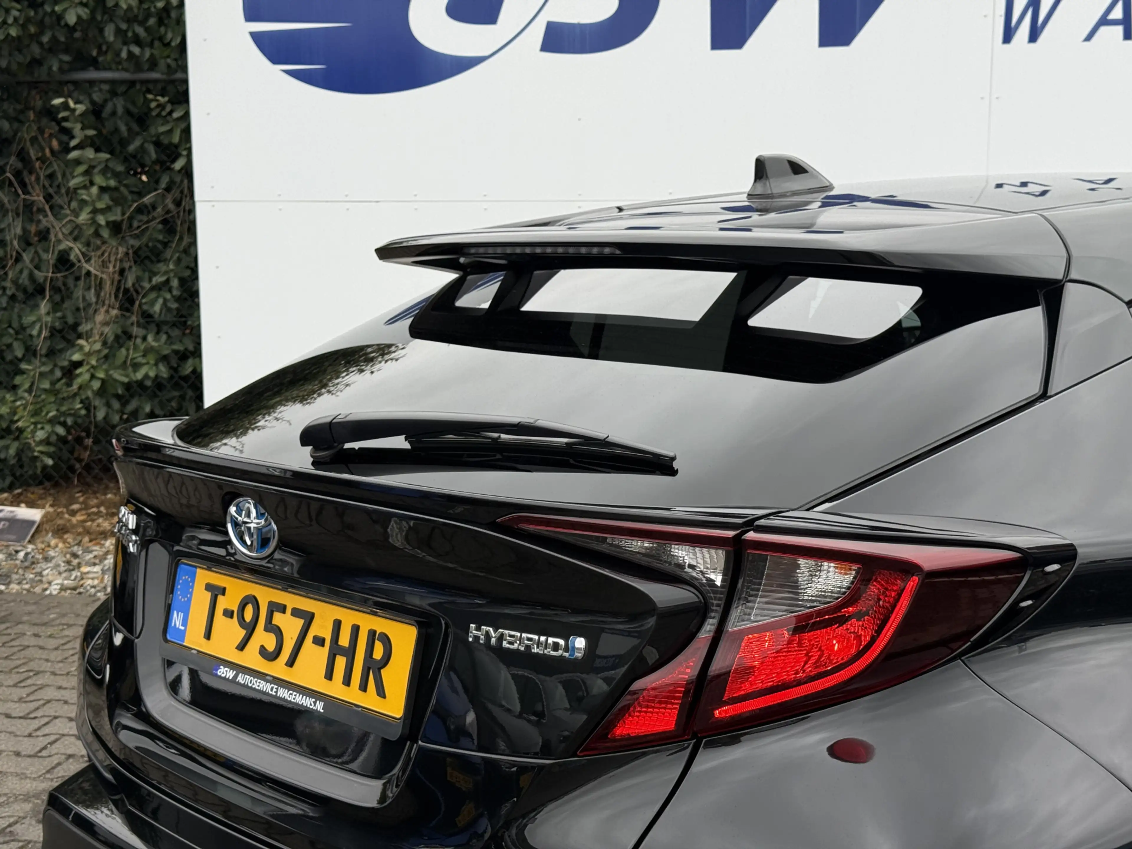 Toyota C-HR 1.8 Hybrid Dynamic | CarPlay | ACC | Camera | Keyl — photo 30
