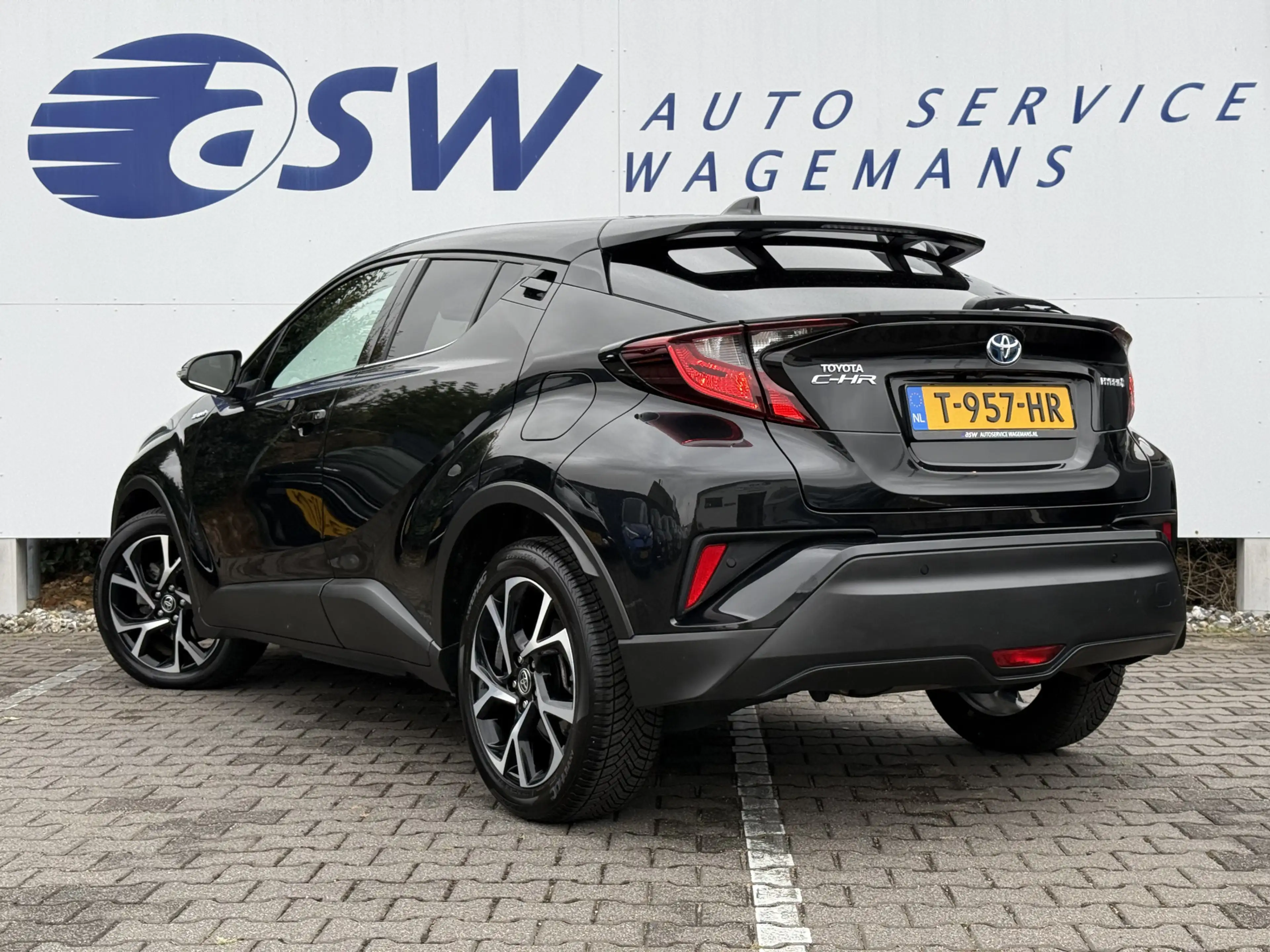 Toyota C-HR 1.8 Hybrid Dynamic | CarPlay | ACC | Camera | Keyl — photo 3
