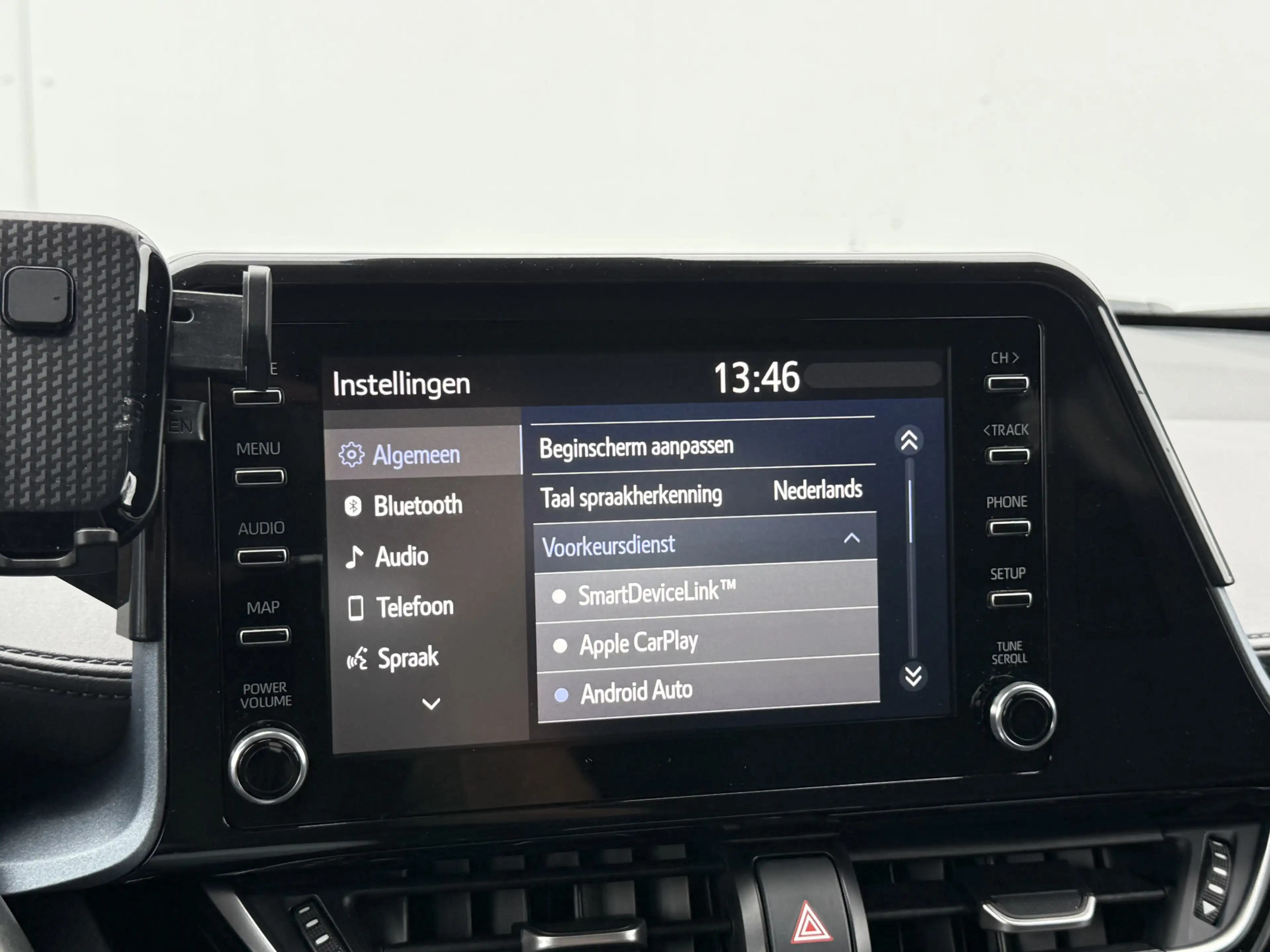 Toyota C-HR 1.8 Hybrid Dynamic | CarPlay | ACC | Camera | Keyl — photo 20