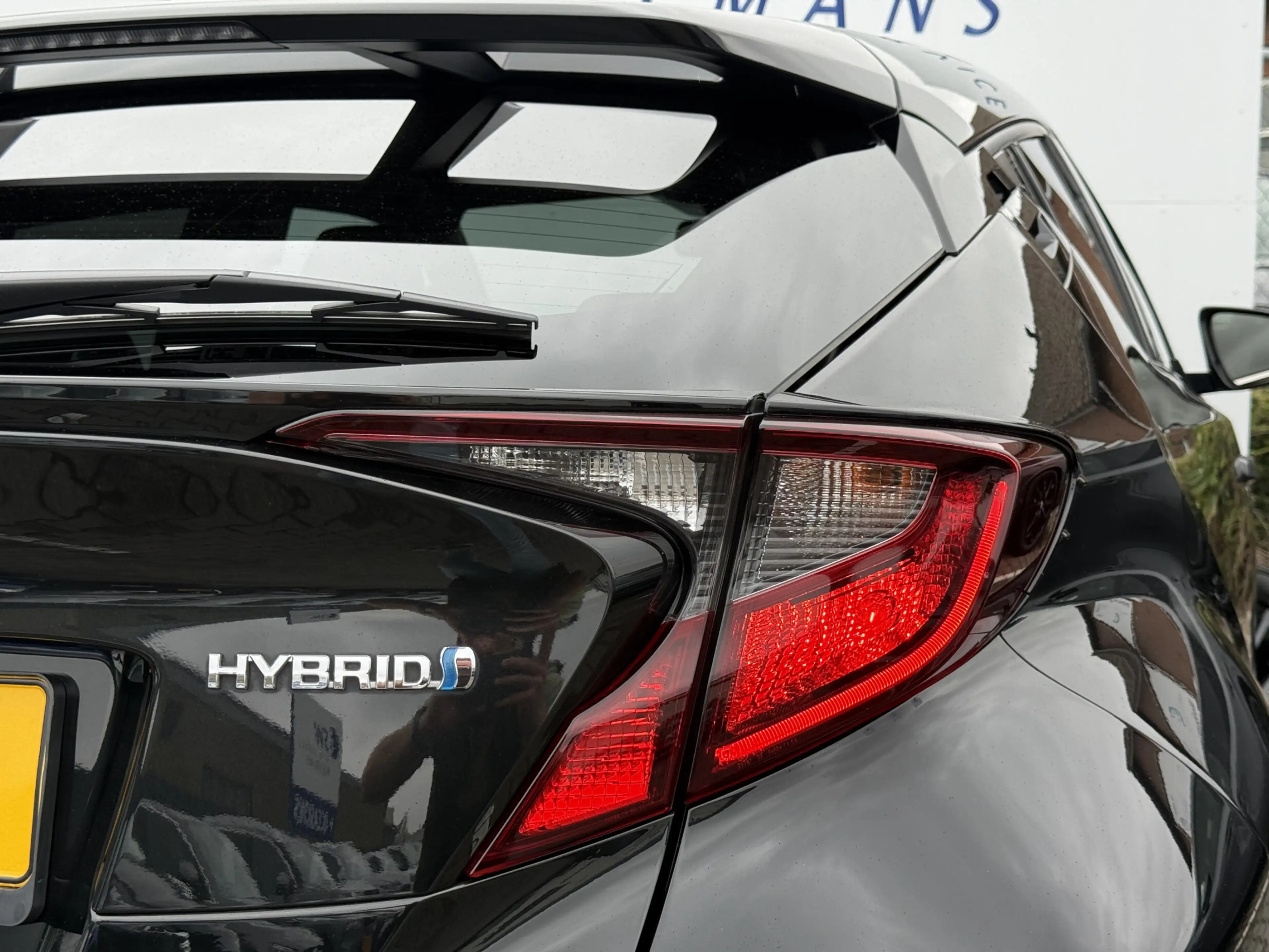 Toyota C-HR 1.8 Hybrid Dynamic | CarPlay | ACC | Camera | Keyl — photo 31